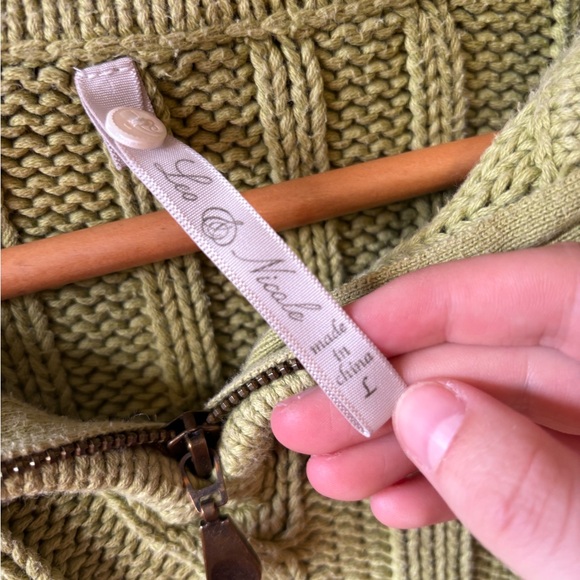 Pastel/pea green cable knit sweater - Picture 5 of 9